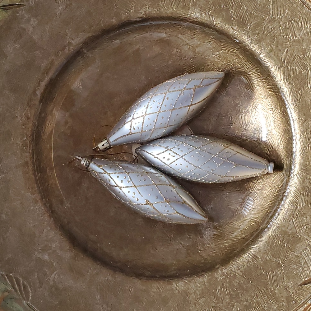 💚FREE WITH PURCHASE- Elegant Silver and Gold Teardrop Ornaments